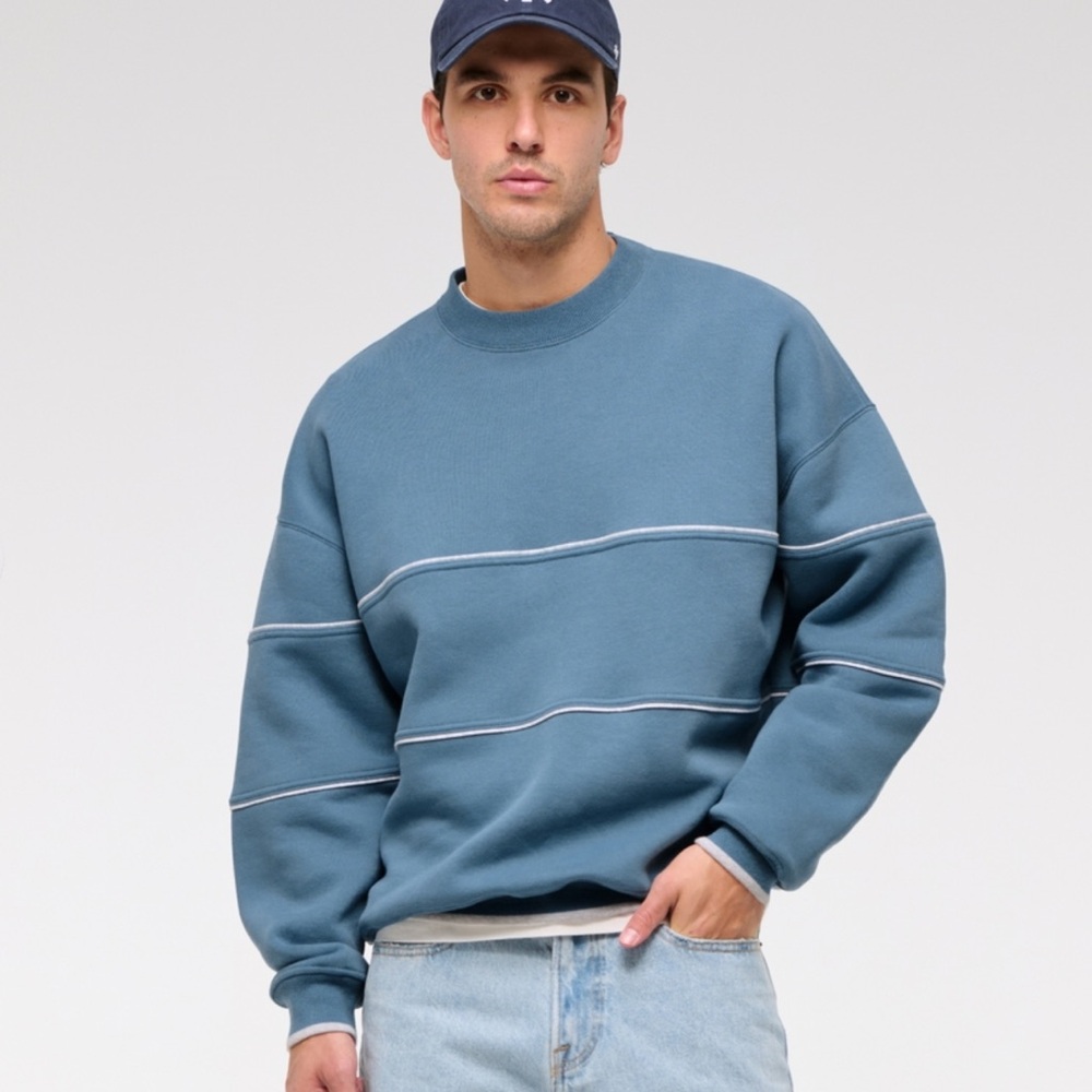 Abercrombie & Fitch Men's Essential Crewneck